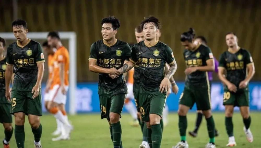 老教父不假思索的脱口说道：你们只有一个选择，24小时之内，把五百万美元打到每个人的账户里，否则的话，后果自负。
